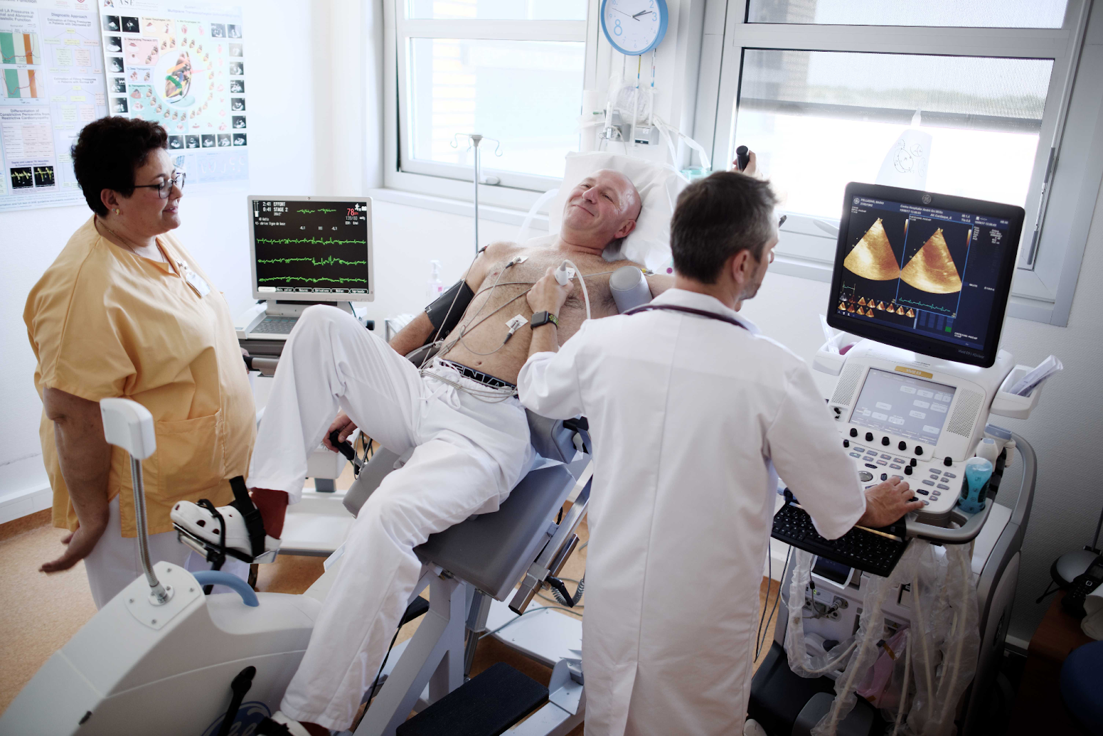 Examen échographique du cœur dans une clinique cardiologique à Agadir