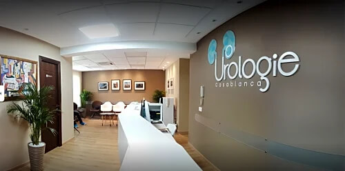 Salle de consultation d’un urologue à Casablanca avec équipement médical de pointe