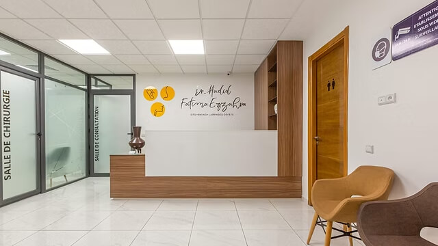 Salle de consultation d’un médecin ORL Marrakech moderne